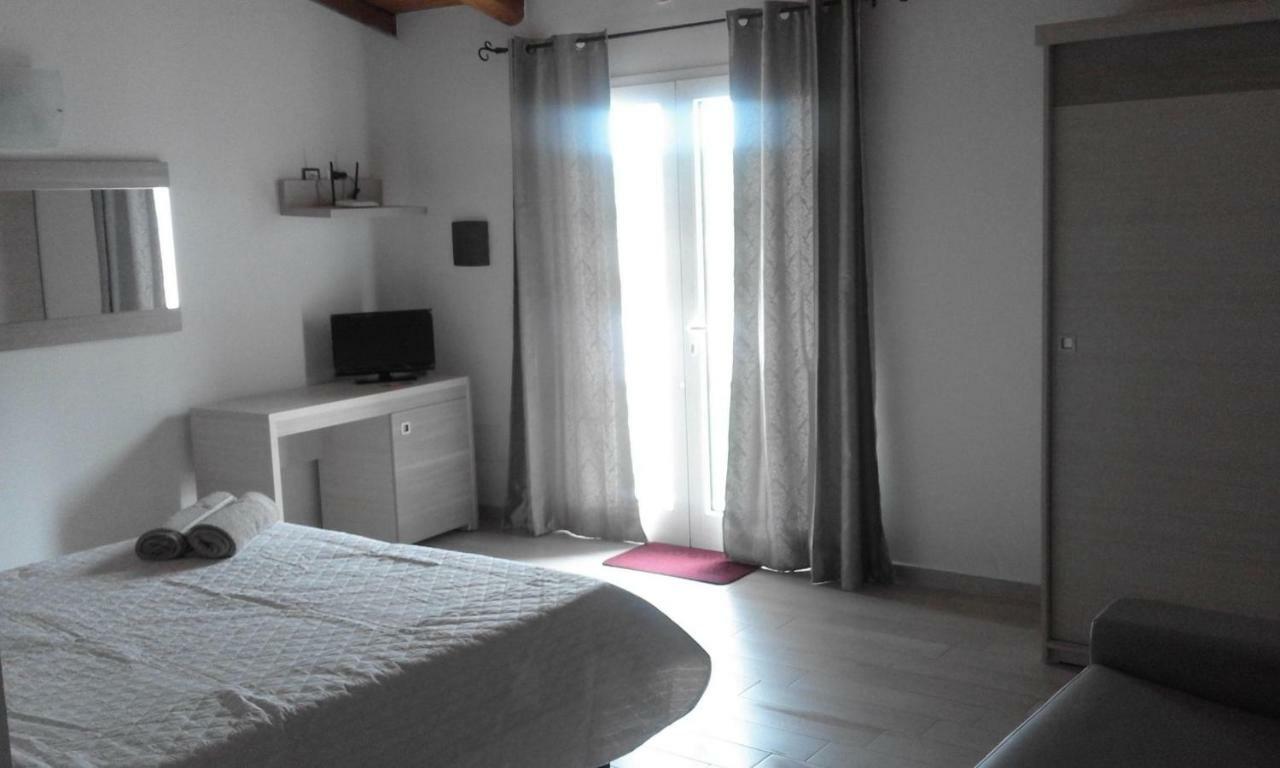 Sole&Sale Bed & Breakfast ซาน เตโอโดโร ภายนอก รูปภาพ